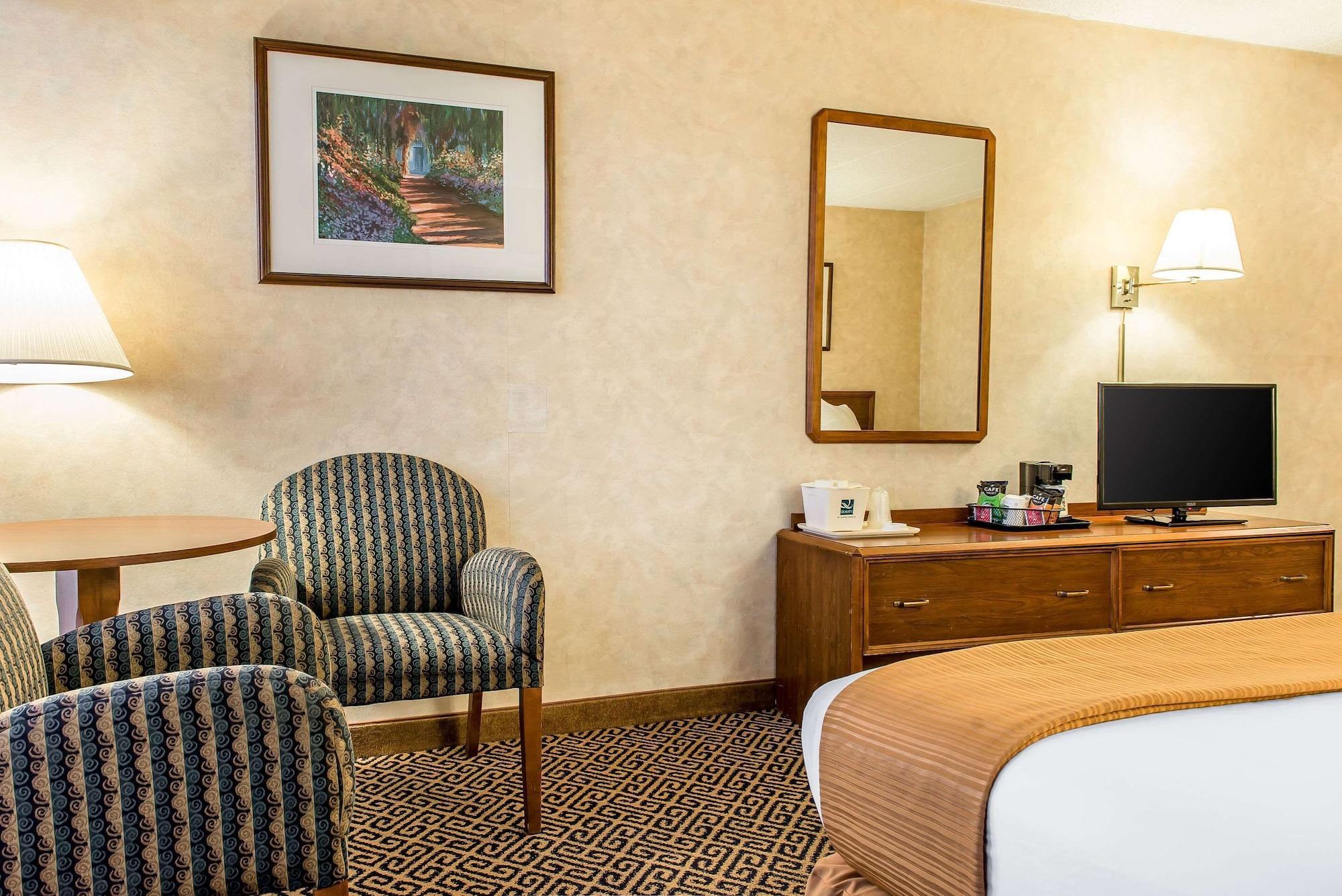 Quality Inn And Conference Center Springfield Bagian luar foto