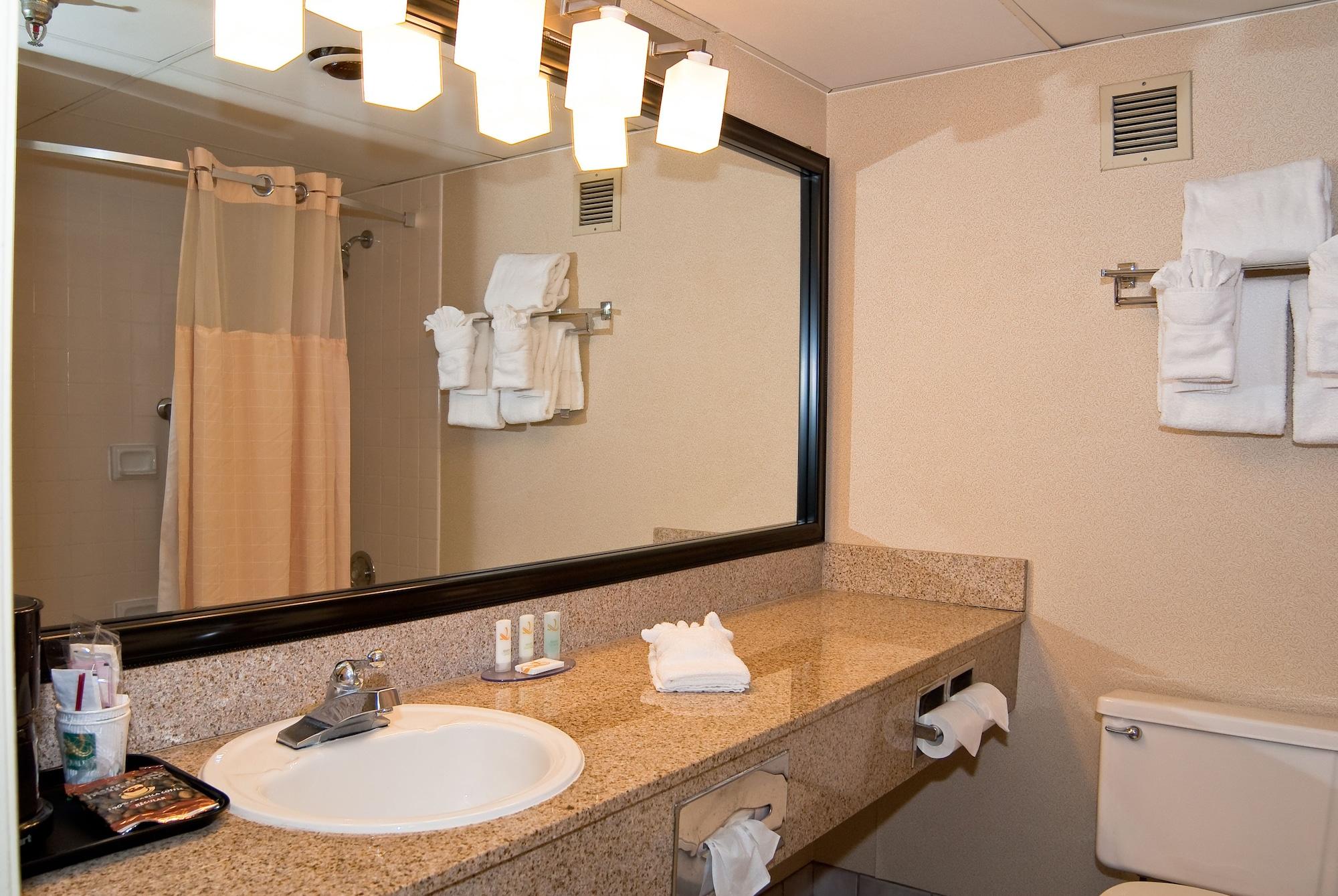 Quality Inn And Conference Center Springfield Bagian luar foto
