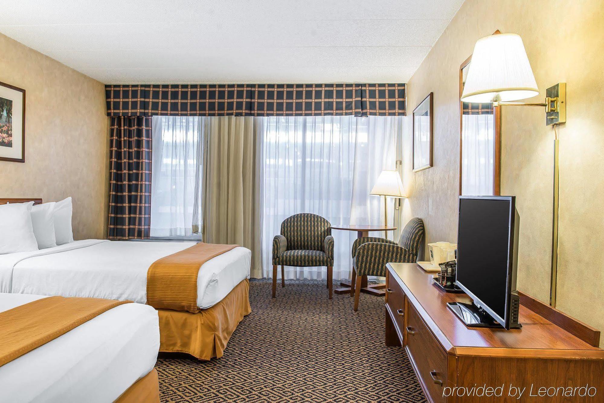 Quality Inn And Conference Center Springfield Bagian luar foto