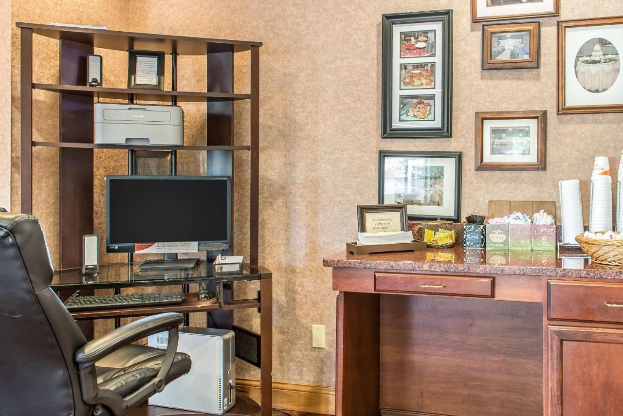 Quality Inn And Conference Center Springfield Bagian luar foto