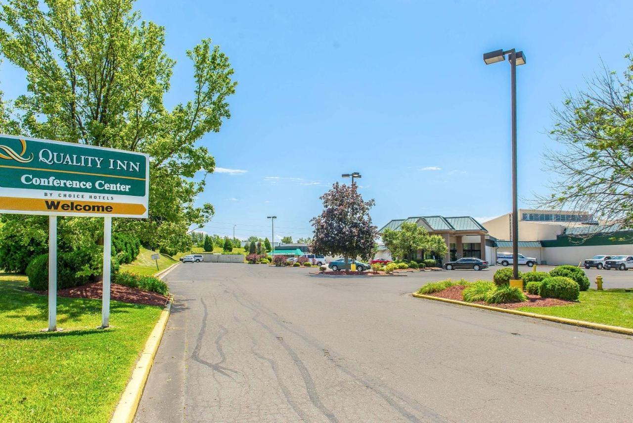 Quality Inn And Conference Center Springfield Bagian luar foto