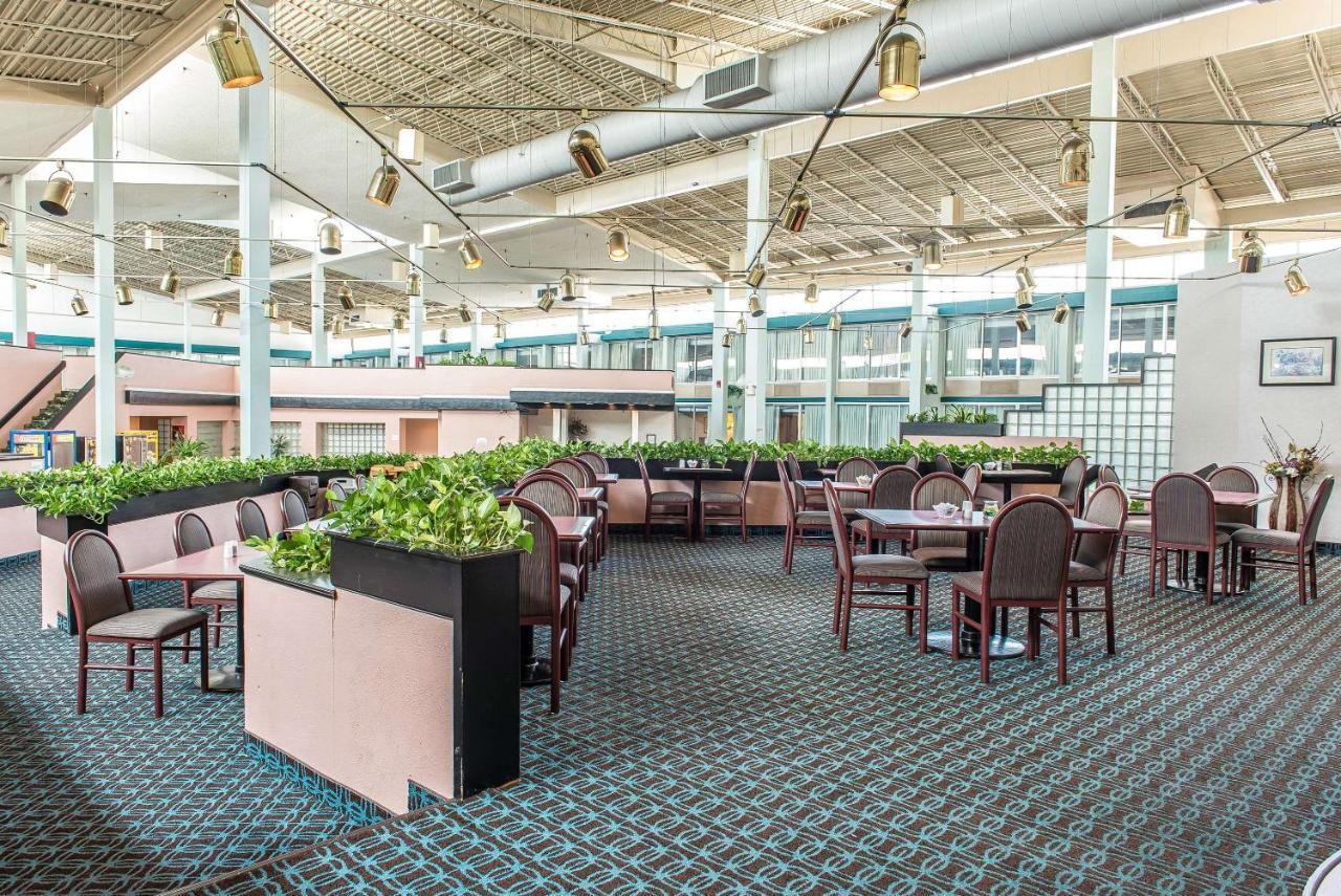 Quality Inn And Conference Center Springfield Bagian luar foto