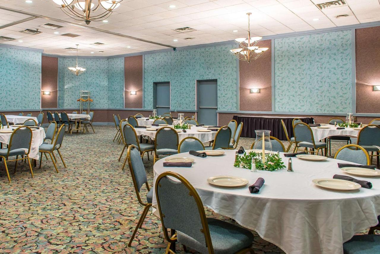 Quality Inn And Conference Center Springfield Bagian luar foto